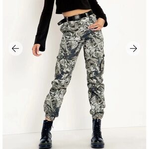 EEVEE EVOLUTION CAMO CARGO PANTS - LIMITED
